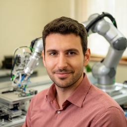 Mícheál Cimminocirillo, ingegnere robotico nel laboratorio di prototipazione toscano